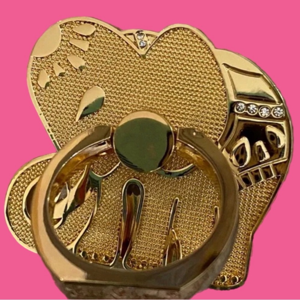 2 items Lilly Pulitzer new elephant phone ring and GUC air pod case.